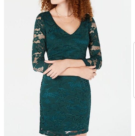 Crystal Doll Dresses & Skirts - Beautiful green lace dress, bodycon fit